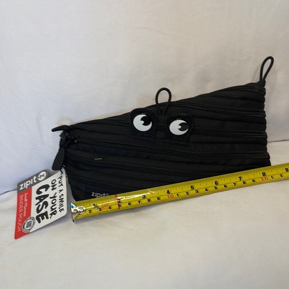 Playful little Face Clutch or Pencil Case with Zipper Design by Zipit - Picture 6 of 6